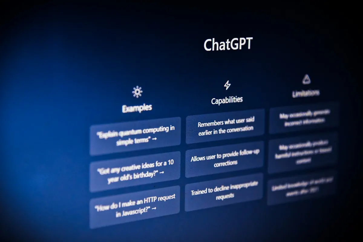 Tela inicial do ChatGPT com exemplos, recursos e limitações, incluindo o aviso de que a IA pode gerar informação incorreta.