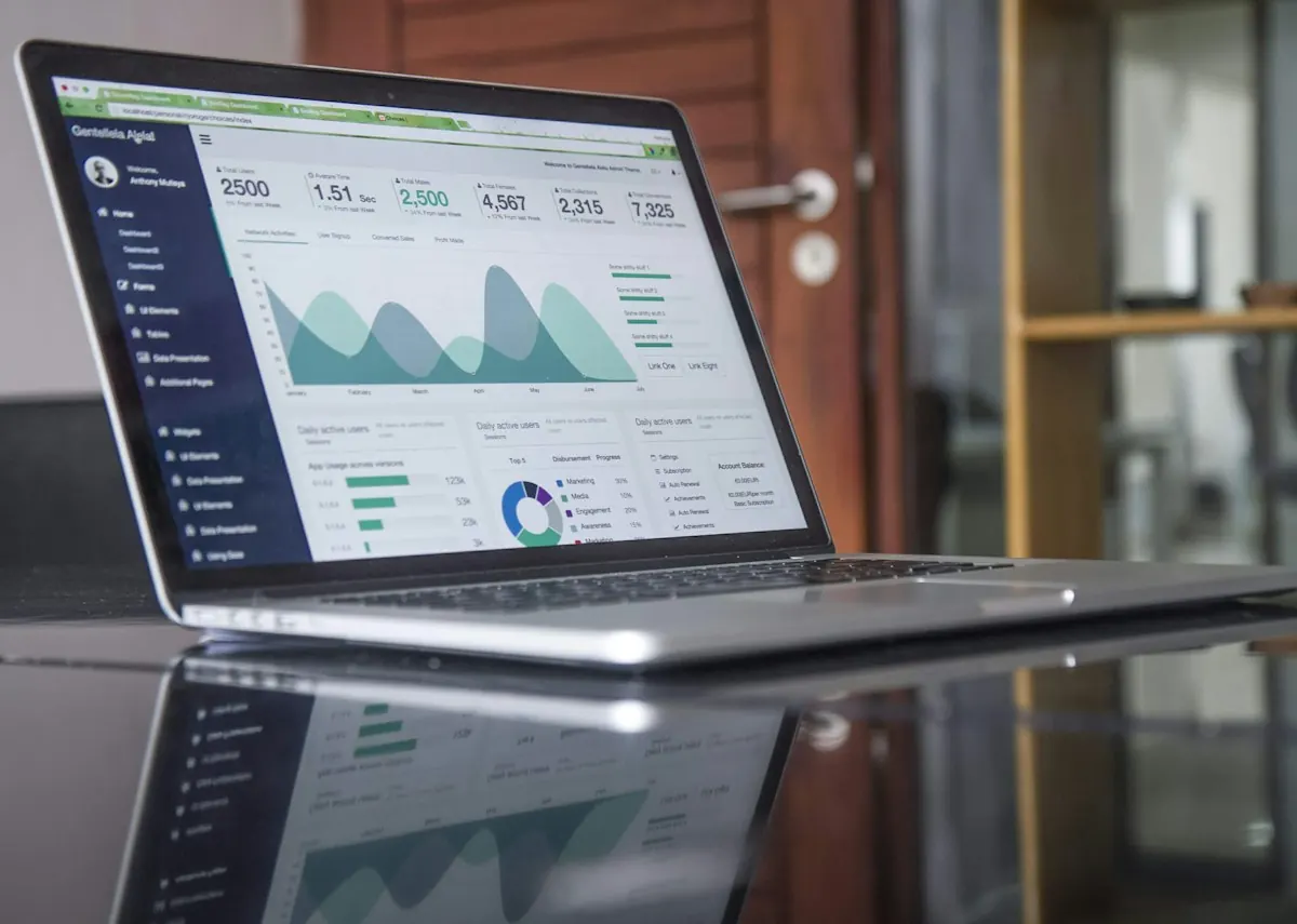 Notebook com painel de métricas para revisar conversões no Google Ads.